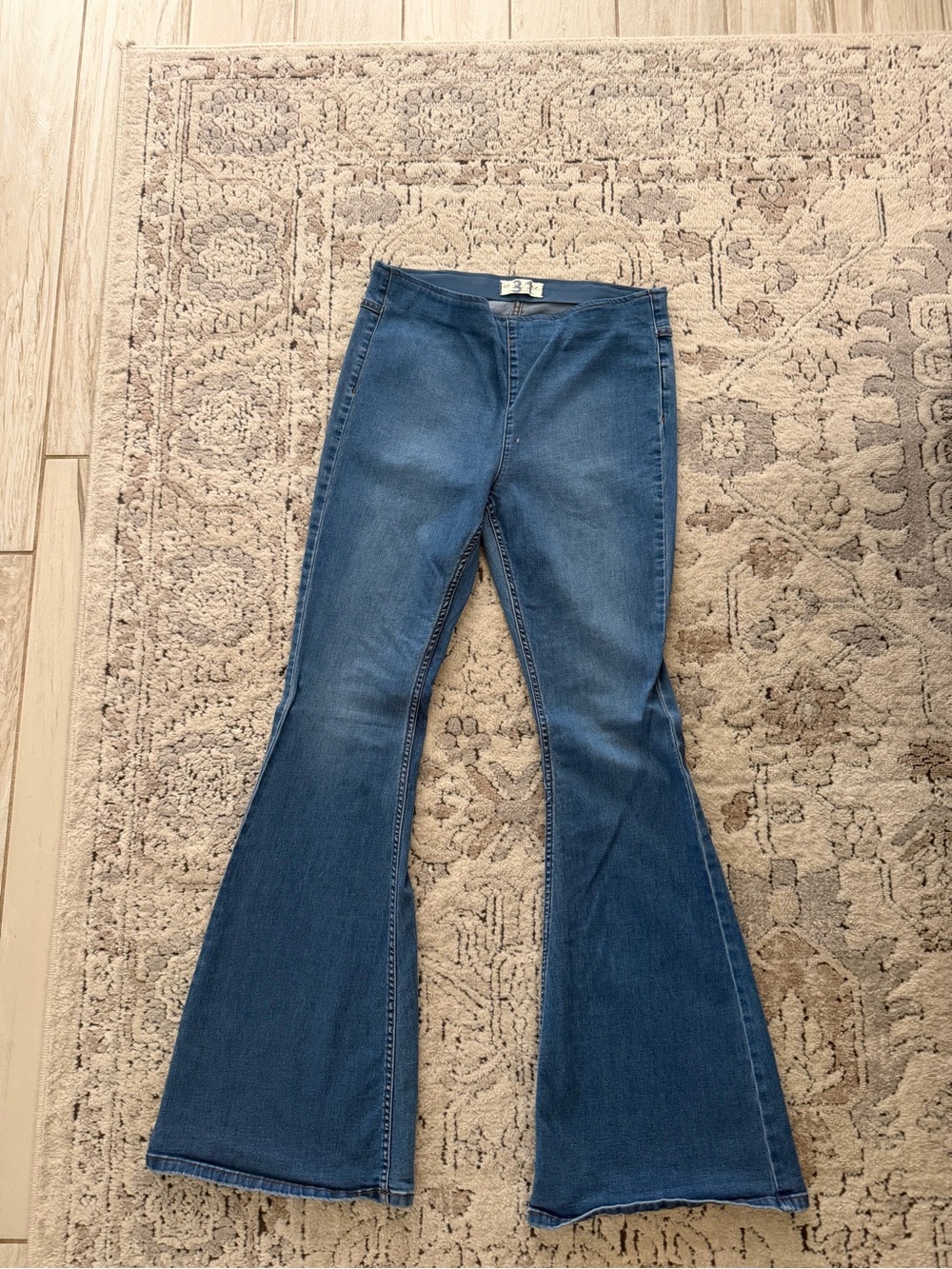 FREE PEOPLE Penny Pull On Flare Jeans
Bell Bottoms